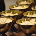 Должен ли пастор совершать богослужение в одиночестве?